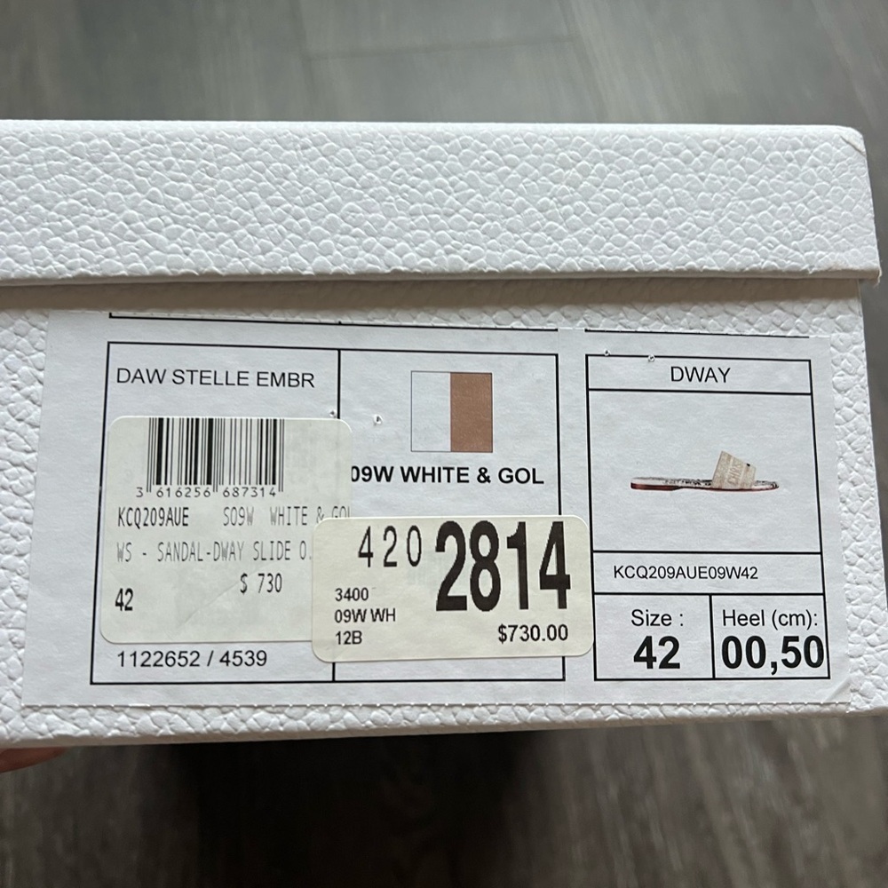 ⚜️100% AUTHENTIC DIOR SANDALS - Picture 3 of 4